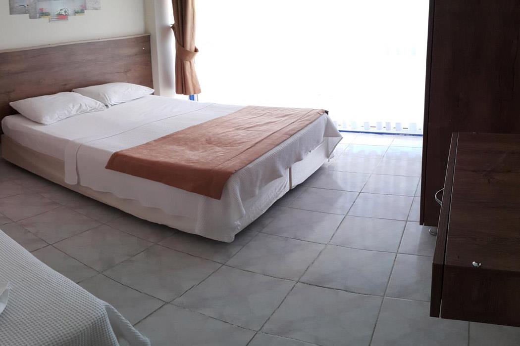 En fazla 4 yetişkin.