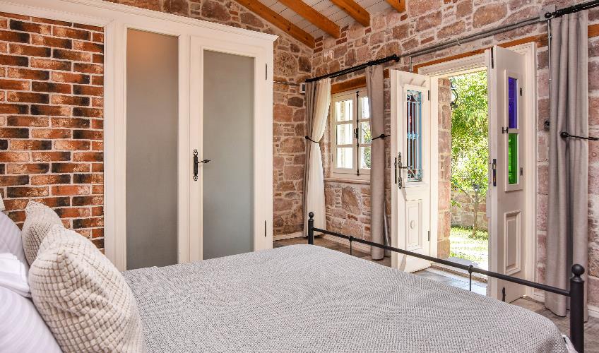 En fazla 2 yetişkin.