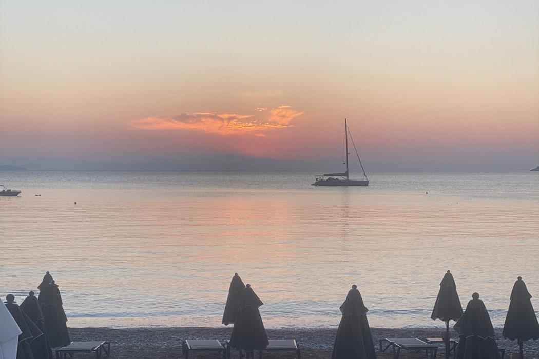 En fazla 2 yetişkin + 1 bebek (0-2 yaş).