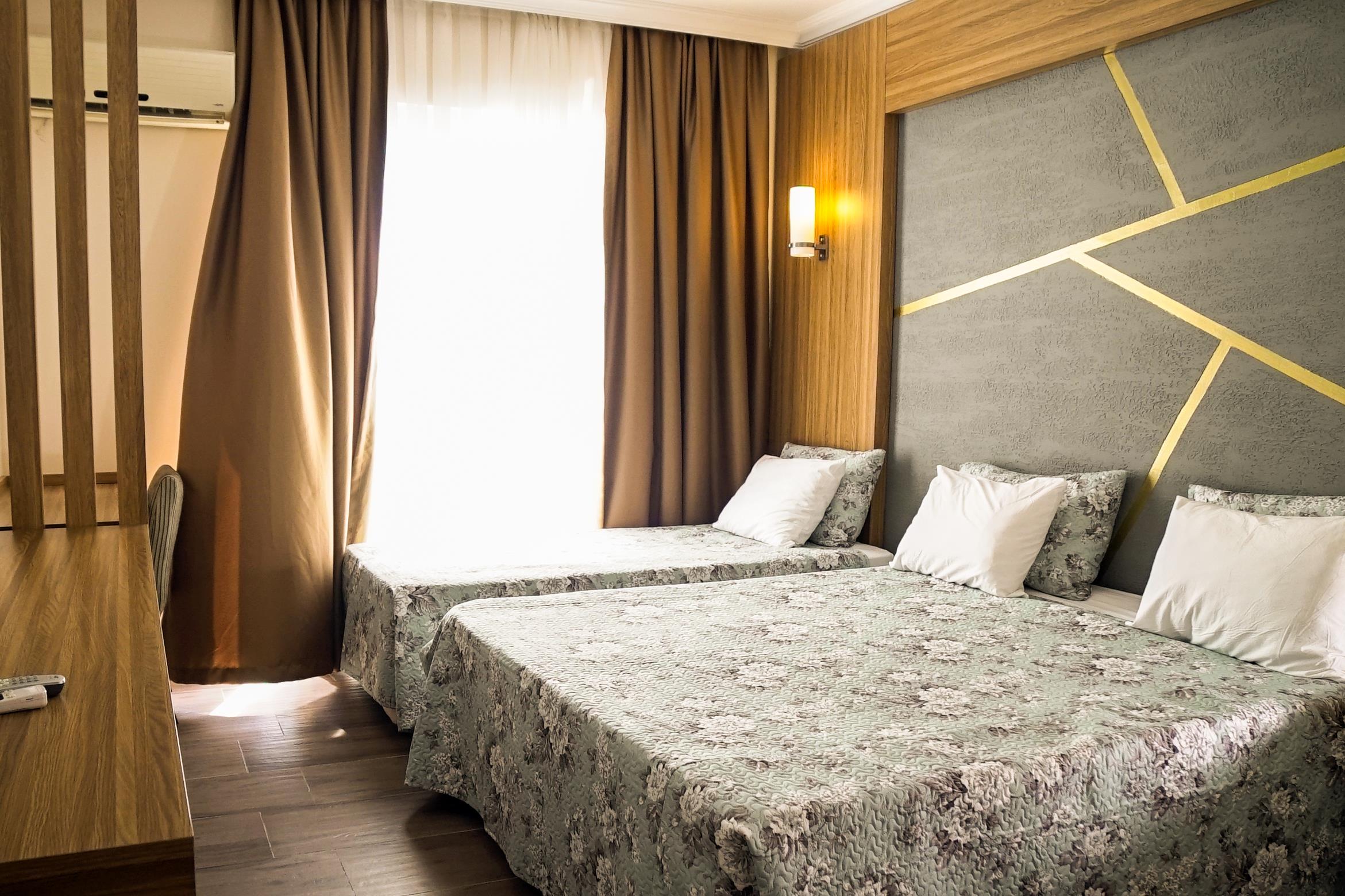 En fazla 2 yetişkin + 1 çocuk veya 1 yetişkin + 1 çocuk.