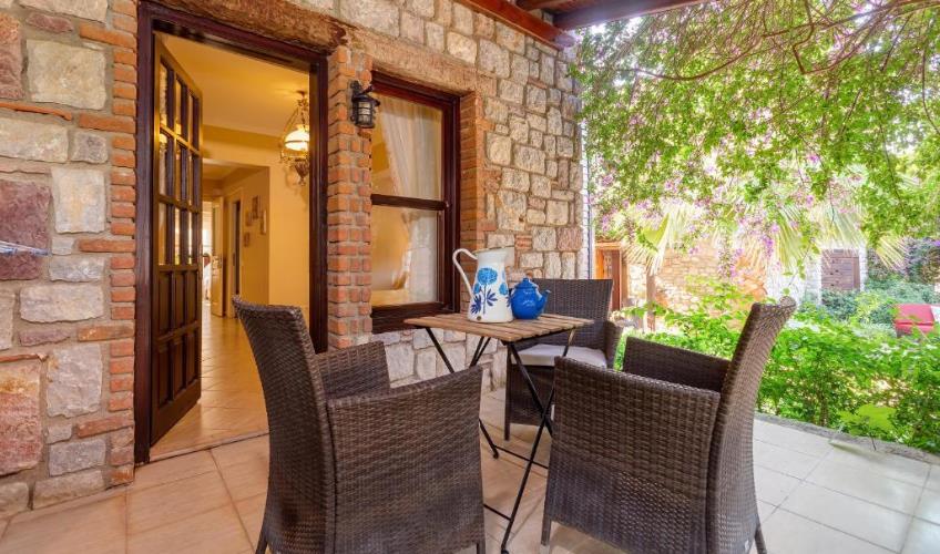 En az 2 yetişkin, En fazla 4 yetişkin.