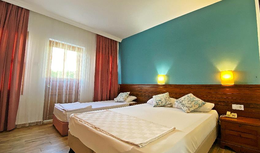 En fazla 3 yetişkin + 1 bebek (0-2 yaş).