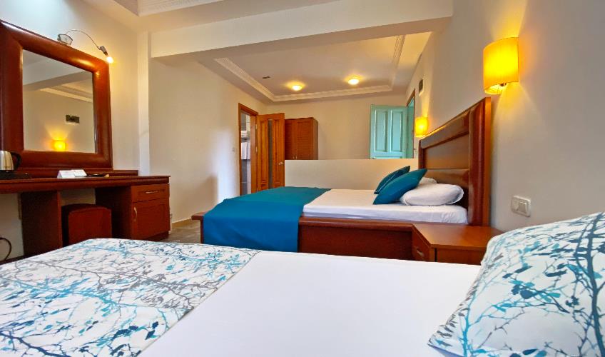 En fazla 3 yetişkin + 1 bebek (0-2 yaş).