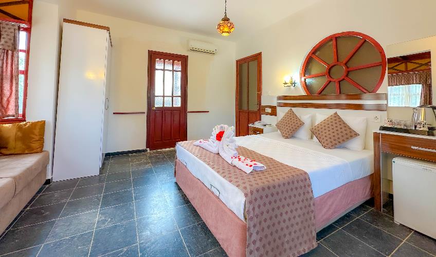 En az 2 yetişkin, En fazla 4 yetişkin.