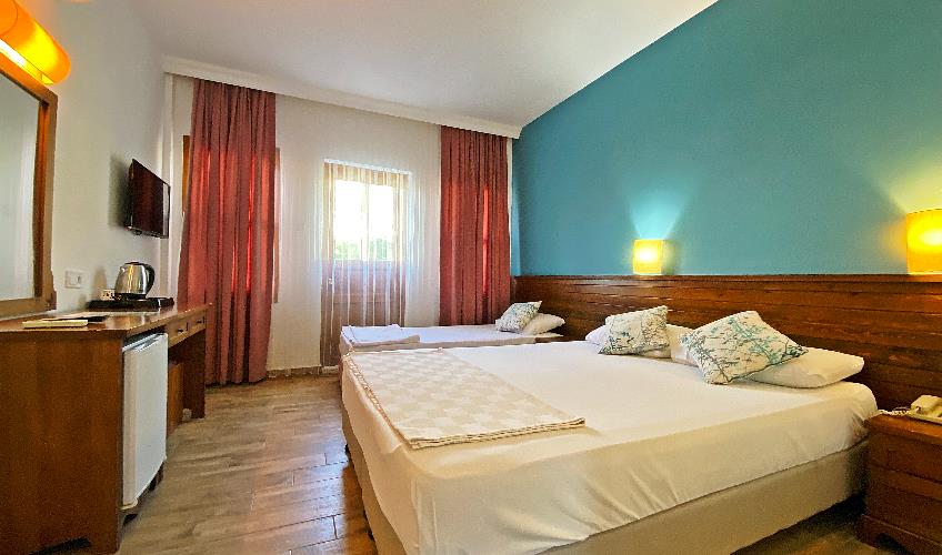 En fazla 3 yetişkin + 1 bebek (0-2 yaş).