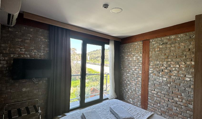 En fazla 2 yetişkin.