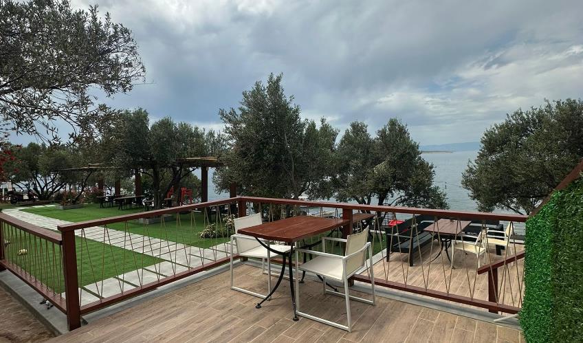 En fazla 2 yetişkin + 2 çocuk + 1 bebek (0-2 yaş) veya 1 yetişkin + 2 çocuk + 1 bebek (0-2 yaş).