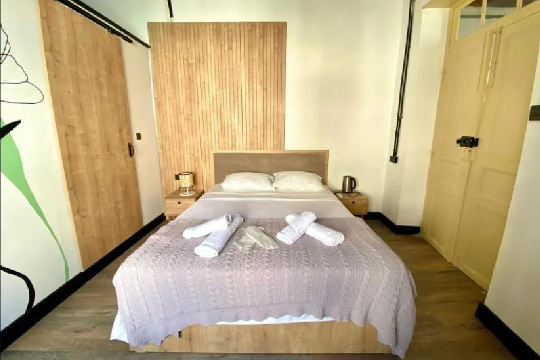 En fazla 2 yetişkin + 1 çocuk veya 1 yetişkin + 1 çocuk.