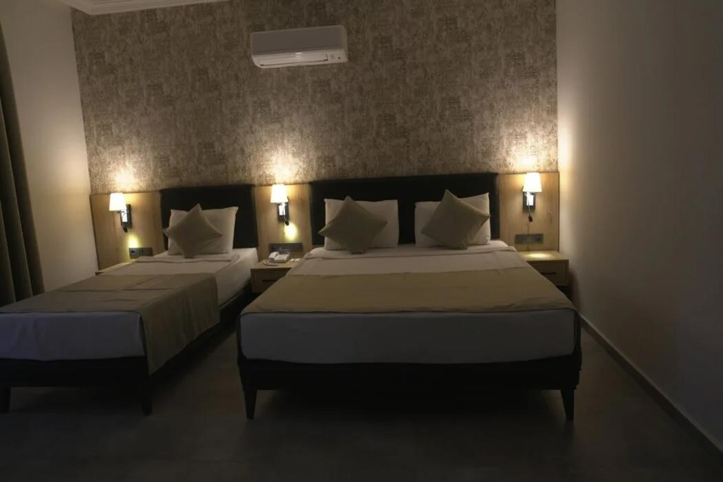 En fazla 3 yetişkin + 1 çocuk veya 2 yetişkin + 2 çocuk.