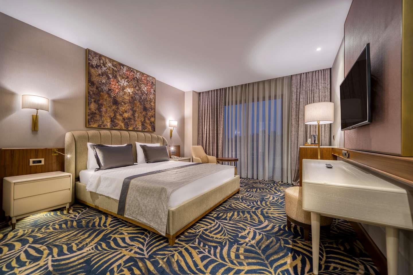 En az 2 yetişkin, En fazla 4 yetişkin veya 3 yetişkin + 1 çocuk.