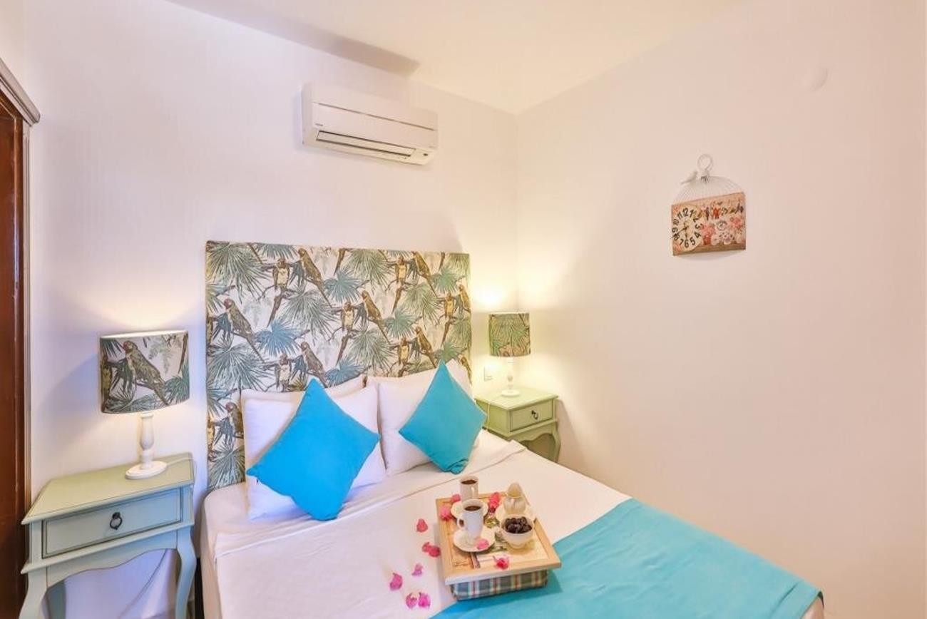 En az 2 yetişkin, En fazla 4 yetişkin veya 3 yetişkin + 1 çocuk.