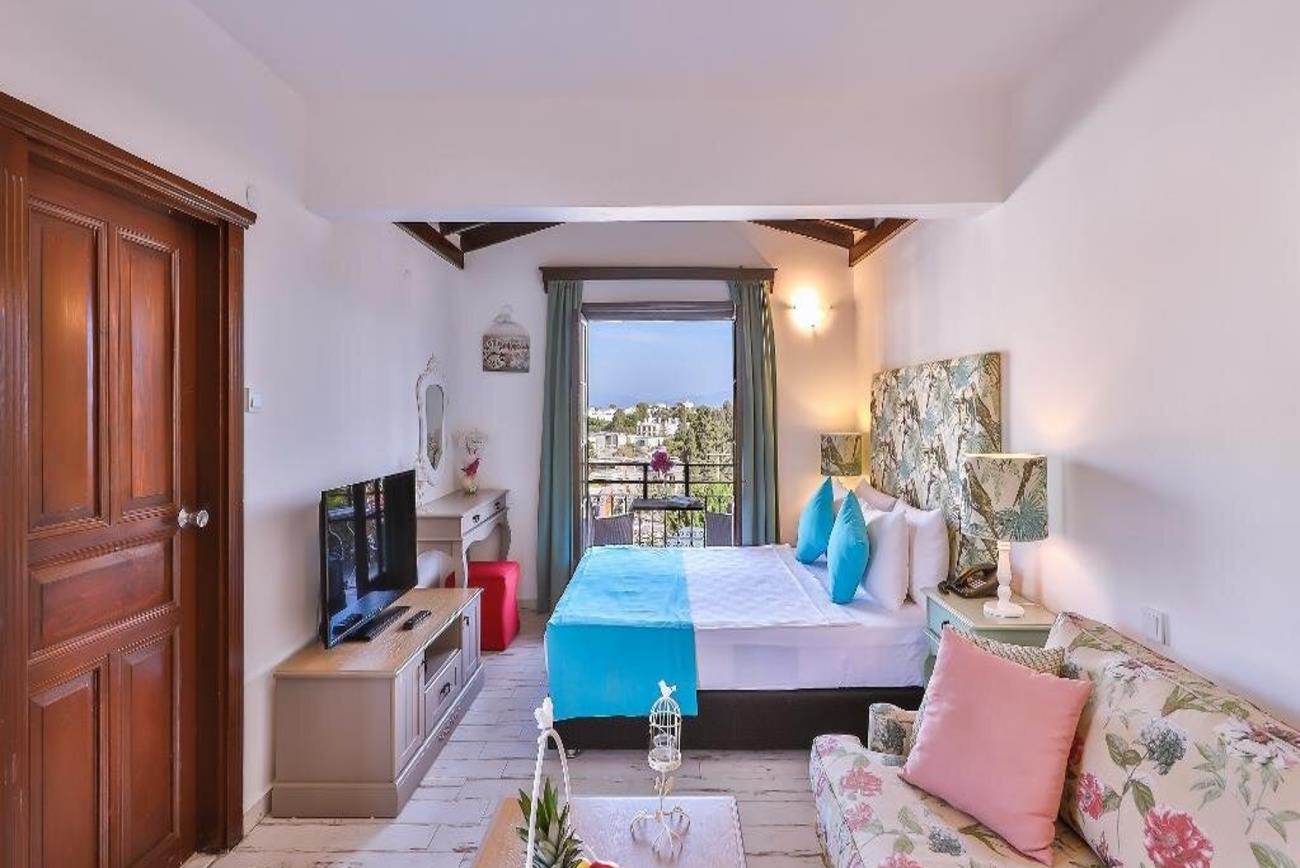 En fazla 3 yetişkin veya 2 yetişkin + 1 çocuk.