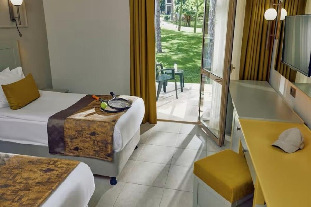 En fazla 2 yetişkin veya 1 yetişkin + 1 çocuk.