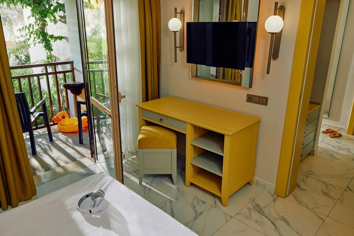 En az 2 yetişkin, En fazla 3 yetişkin + 1 çocuk veya 2 yetişkin + 2 çocuk.