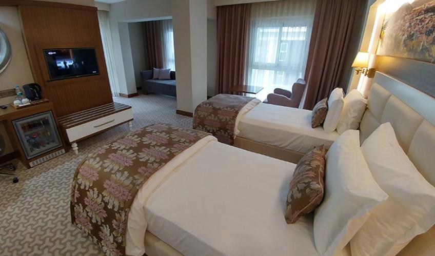 En az 2 yetişkin, En fazla 4 yetişkin + 1 bebek (0-2 yaş) veya 3 yetişkin + 1 çocuk + 1 bebek (0-2 yaş).