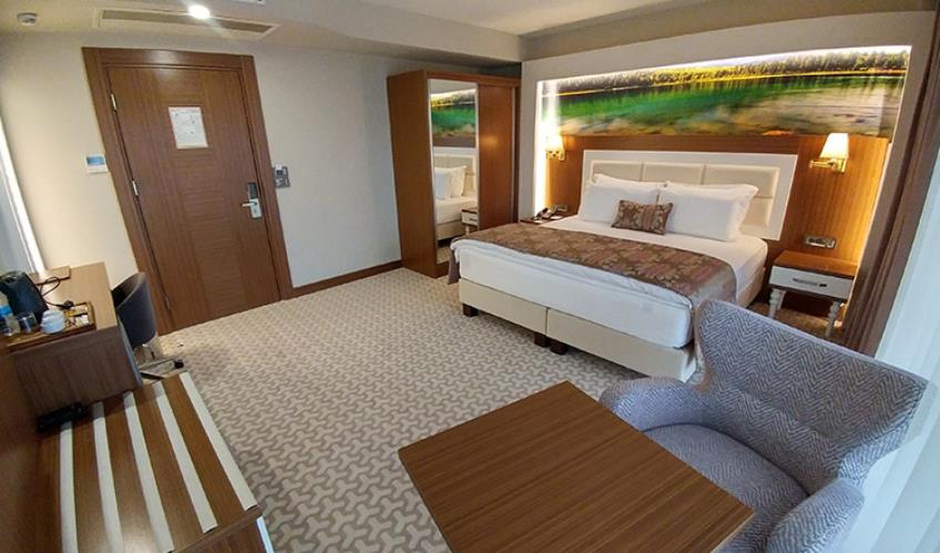 En fazla 2 yetişkin.