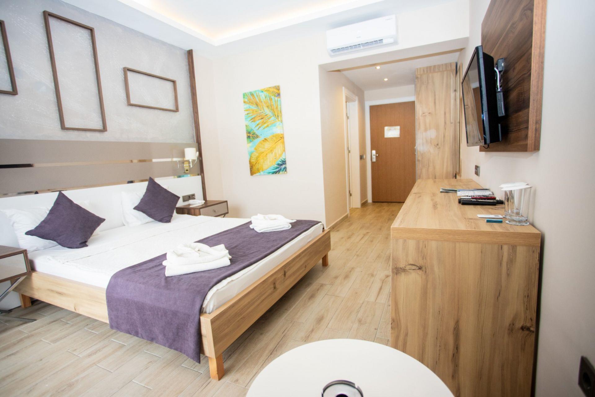 En fazla 3 yetişkin veya 2 yetişkin + 1 çocuk.