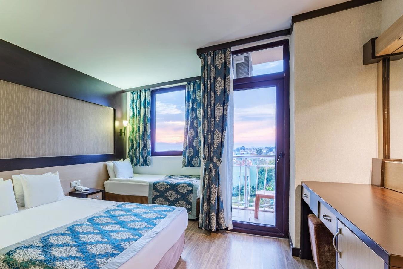 En az 2 yetişkin, En fazla 2 yetişkin.