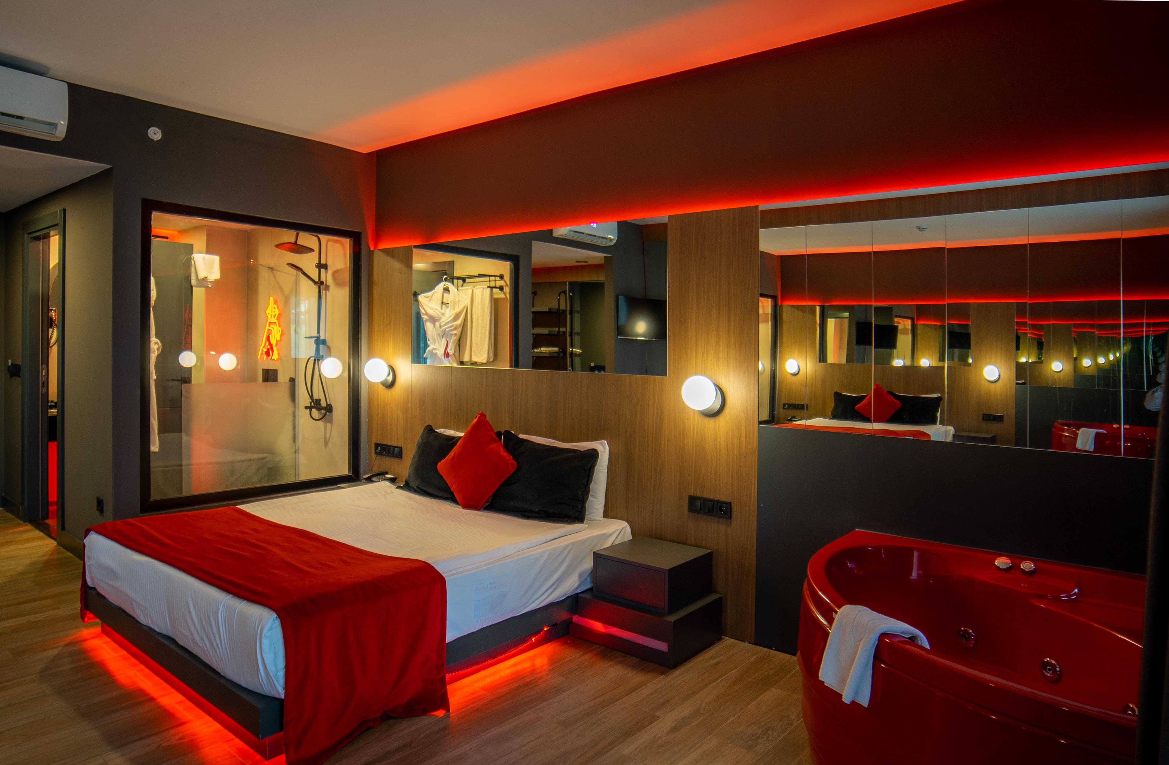 En fazla 2 yetişkin.