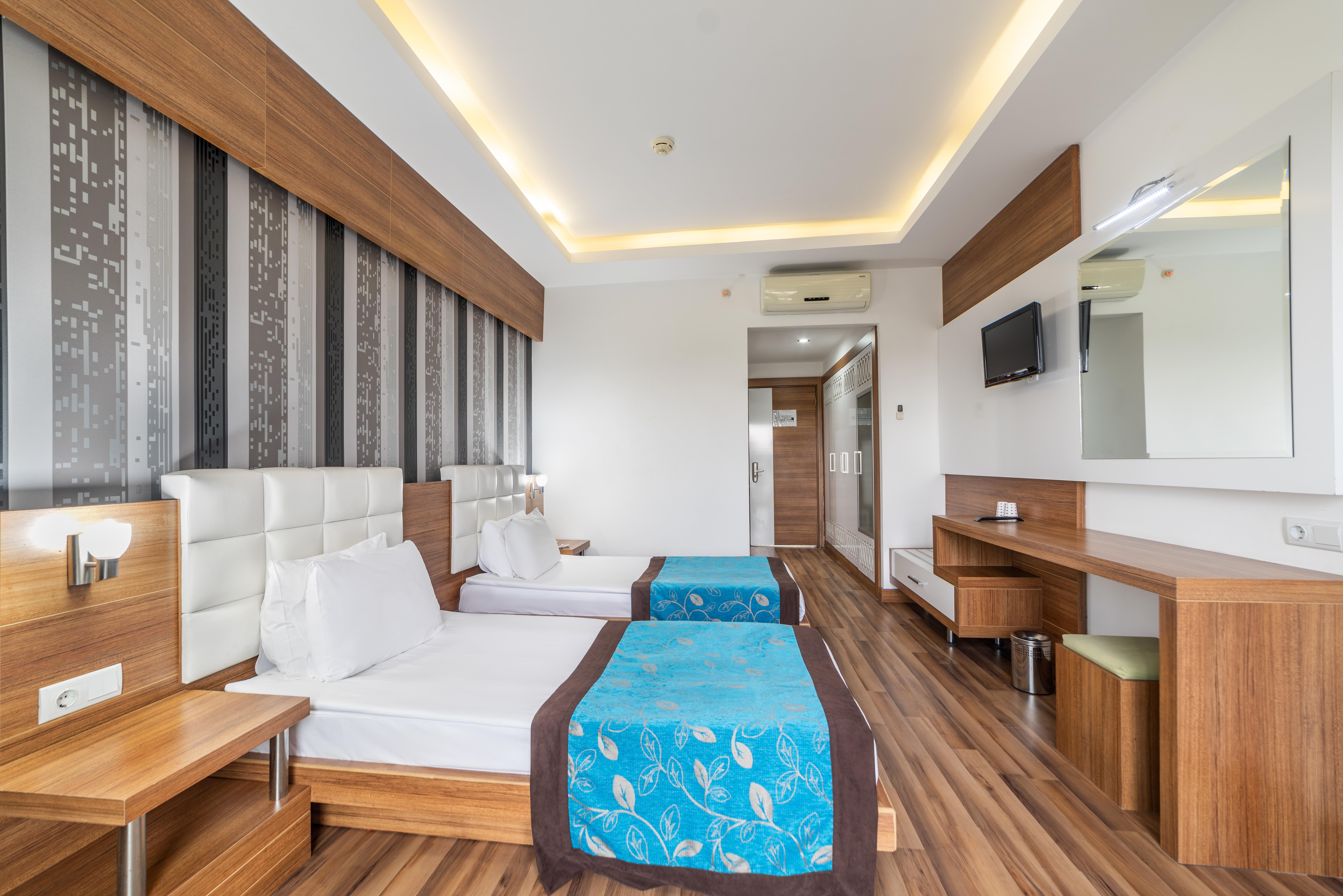 En az 2 yetişkin, En fazla 2 yetişkin.