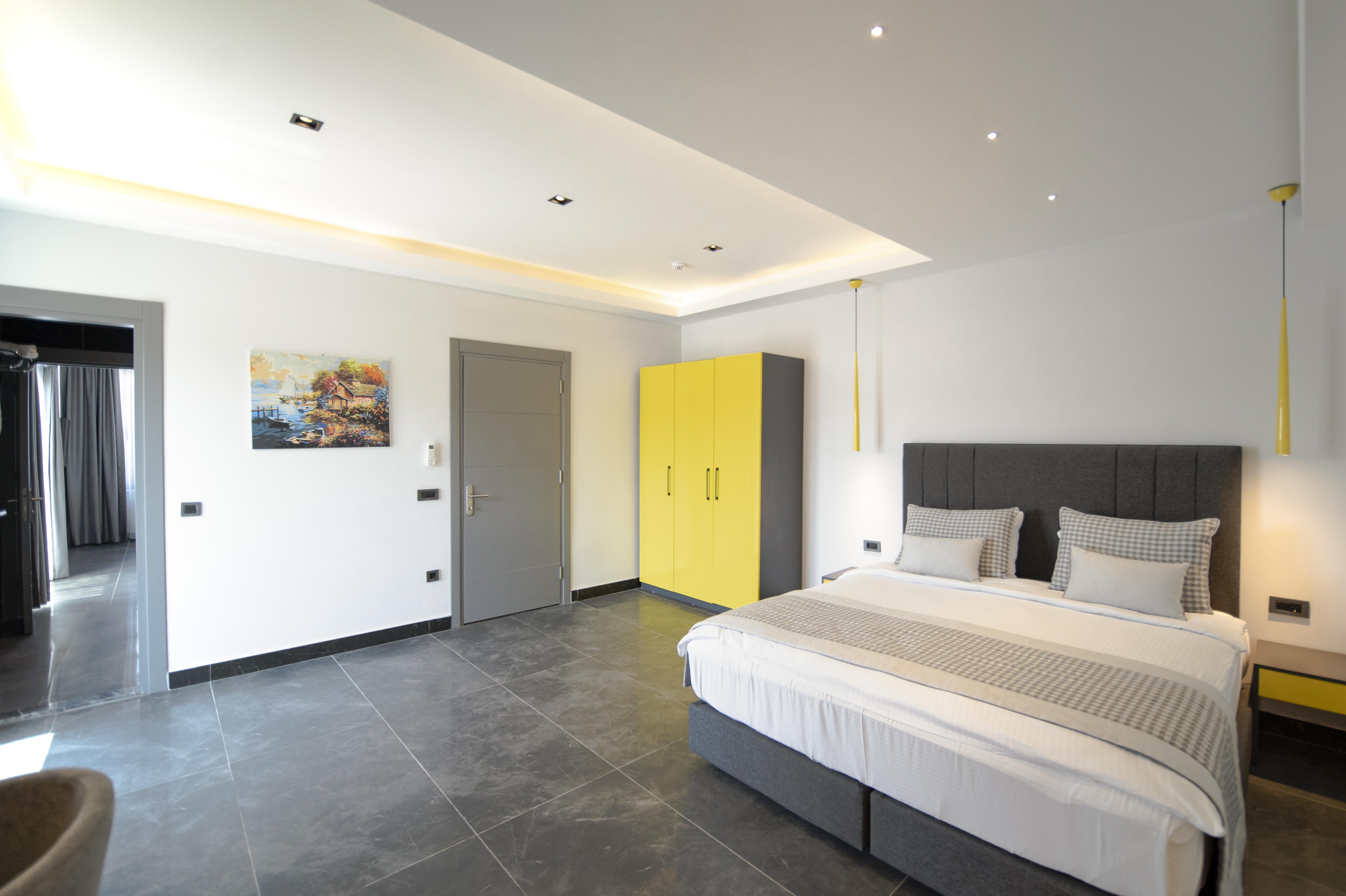 En az 2 yetişkin, En fazla 4 yetişkin.