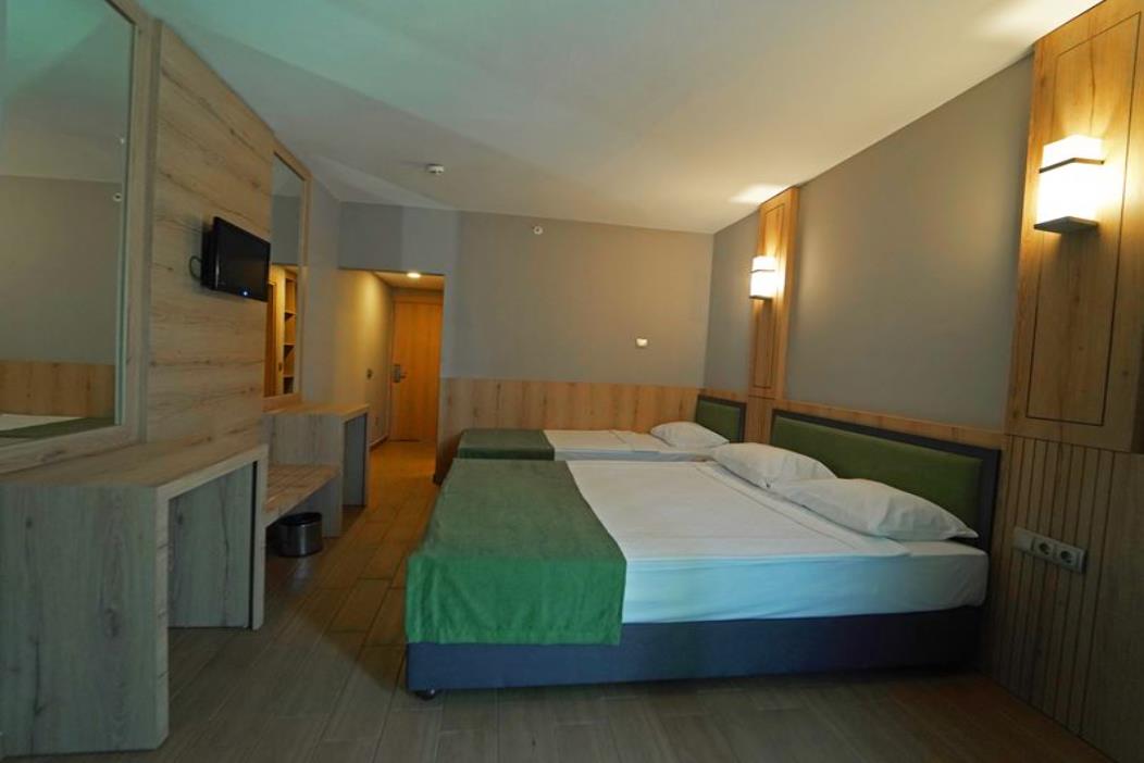 En fazla 3 yetişkin veya 2 yetişkin + 1 çocuk.