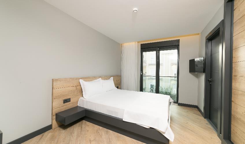 En fazla 4 yetişkin + 2 çocuk + 1 bebek (0-2 yaş) veya 3 yetişkin + 2 çocuk + 1 bebek (0-2 yaş).