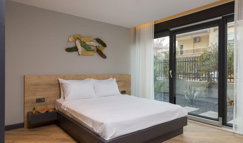 En fazla 3 yetişkin + 1 çocuk + 1 bebek (0-2 yaş) veya 2 yetişkin + 2 çocuk + 1 bebek (0-2 yaş).