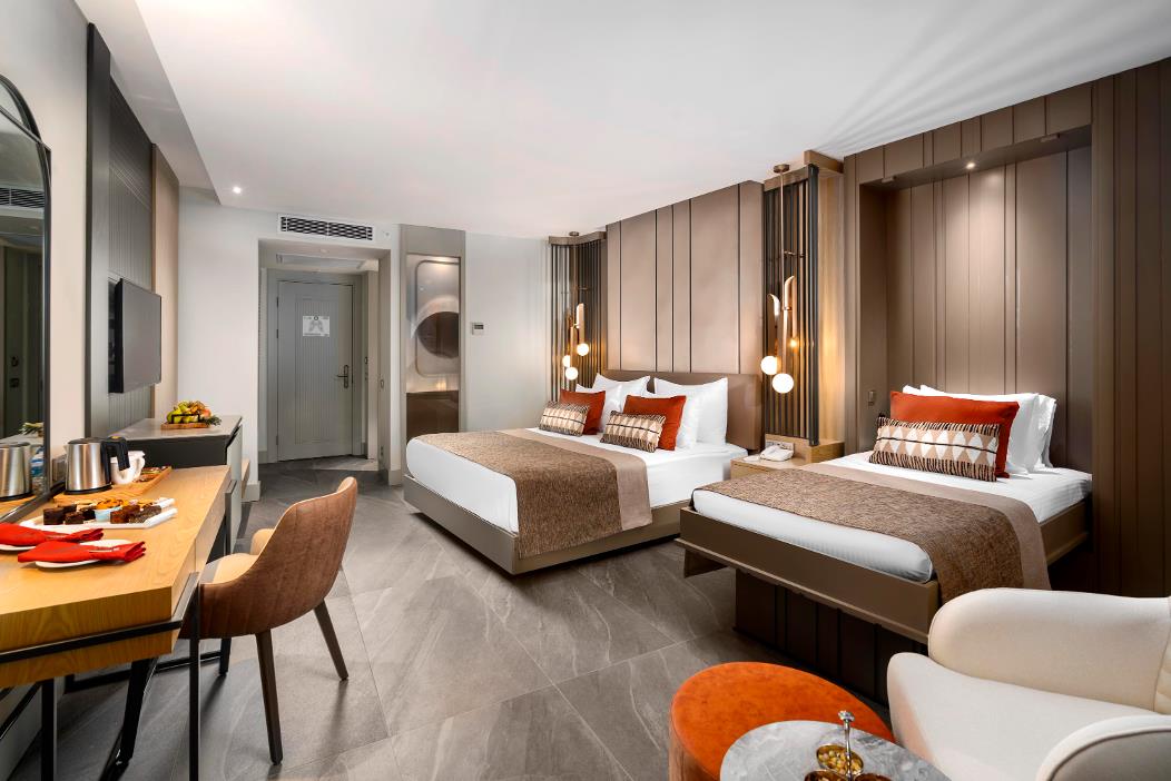 En az 2 yetişkin, En fazla 3 yetişkin + 1 çocuk veya 2 yetişkin + 2 çocuk.