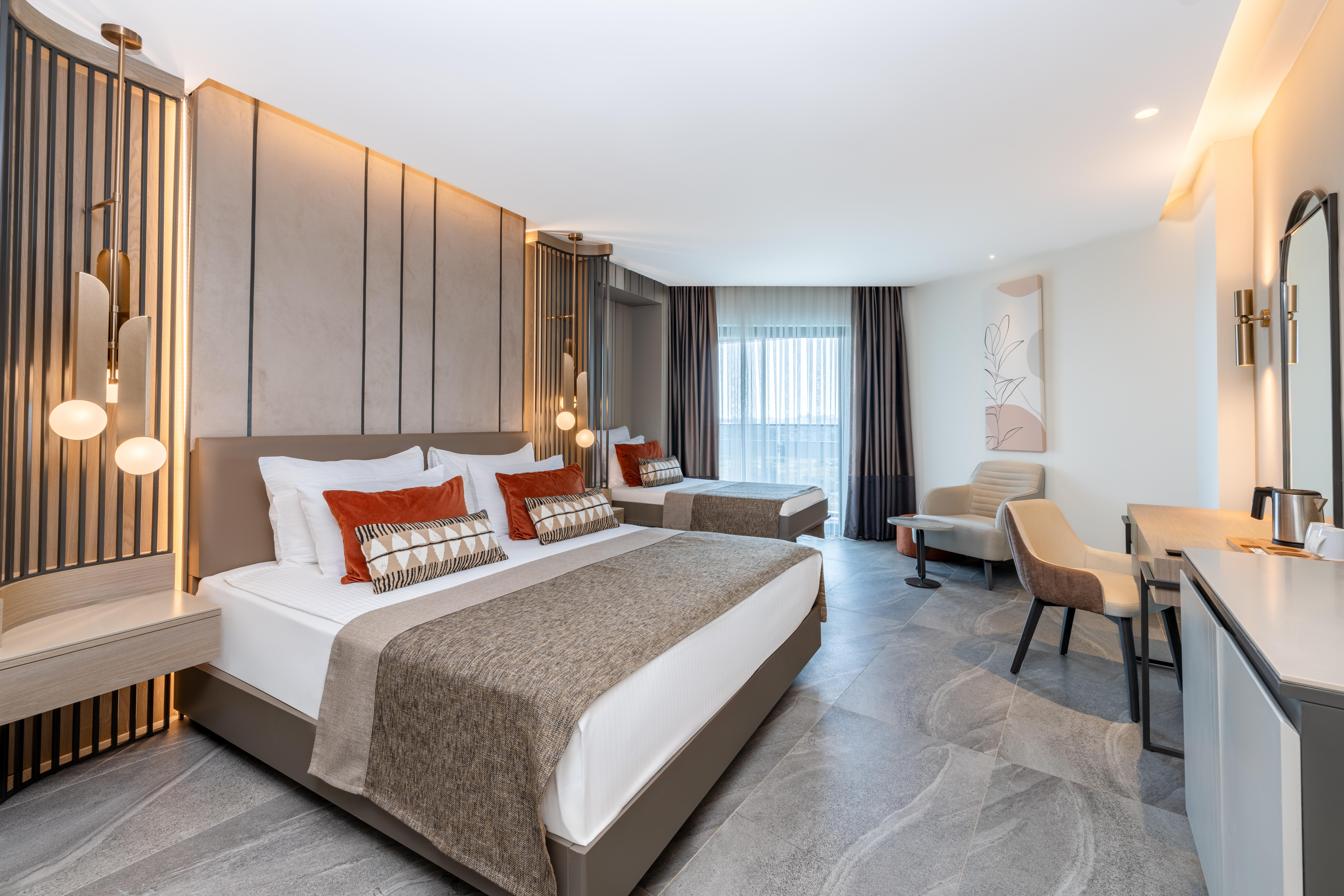 En az 2 yetişkin, En fazla 3 yetişkin + 1 çocuk veya 2 yetişkin + 2 çocuk.