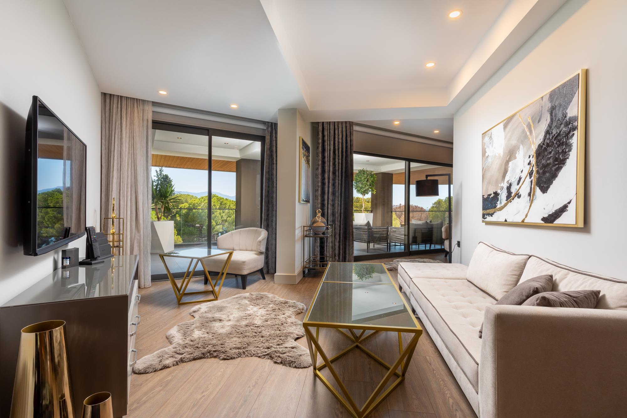 En fazla 3 yetişkin veya 2 yetişkin + 1 çocuk.