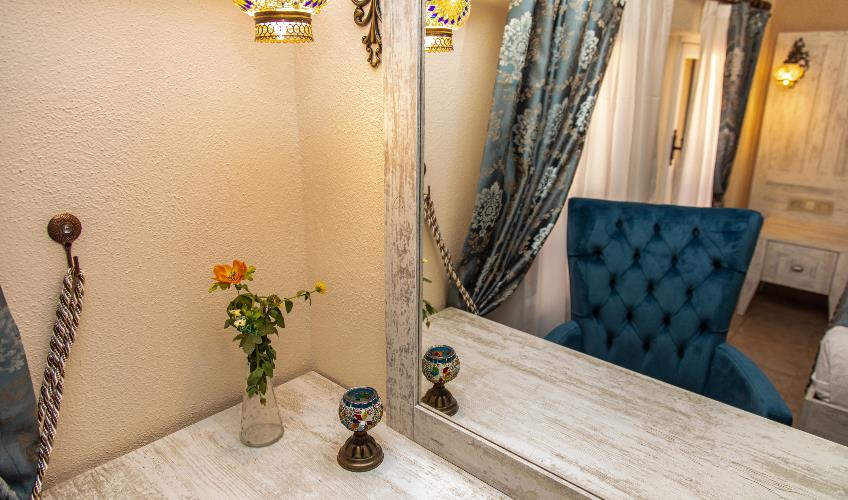 En fazla 2 yetişkin + 1 bebek (0-2 yaş).