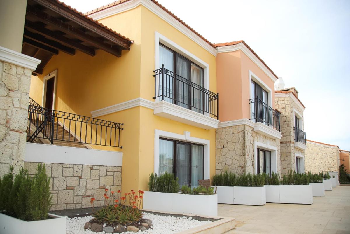 En fazla 3 yetişkin veya 2 yetişkin + 1 çocuk.