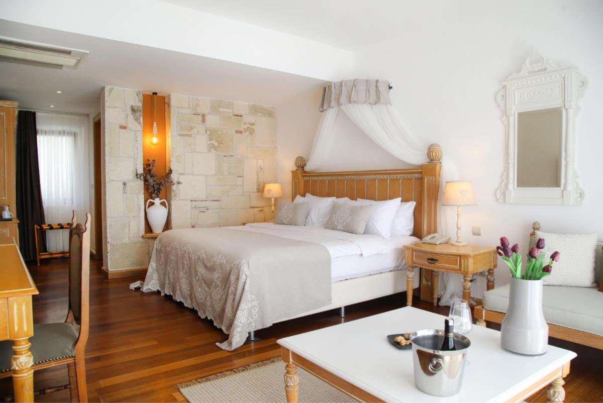 En fazla 3 yetişkin veya 2 yetişkin + 1 çocuk.