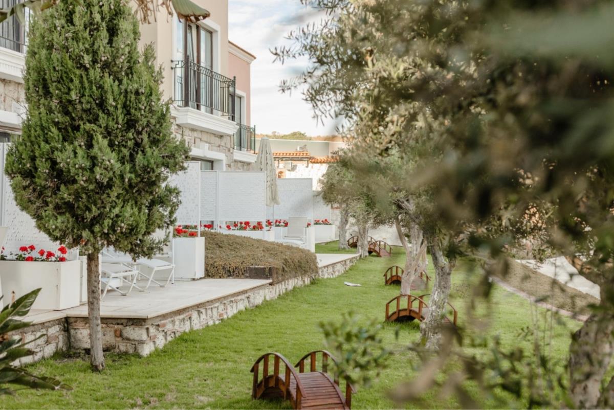 En fazla 3 yetişkin veya 2 yetişkin + 1 çocuk.