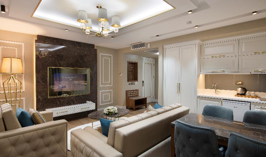 En fazla 3 yetişkin + 1 bebek (0-2 yaş) veya 2 yetişkin + 1 çocuk + 1 bebek (0-2 yaş).