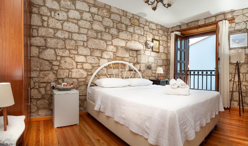 En fazla 2 yetişkin.