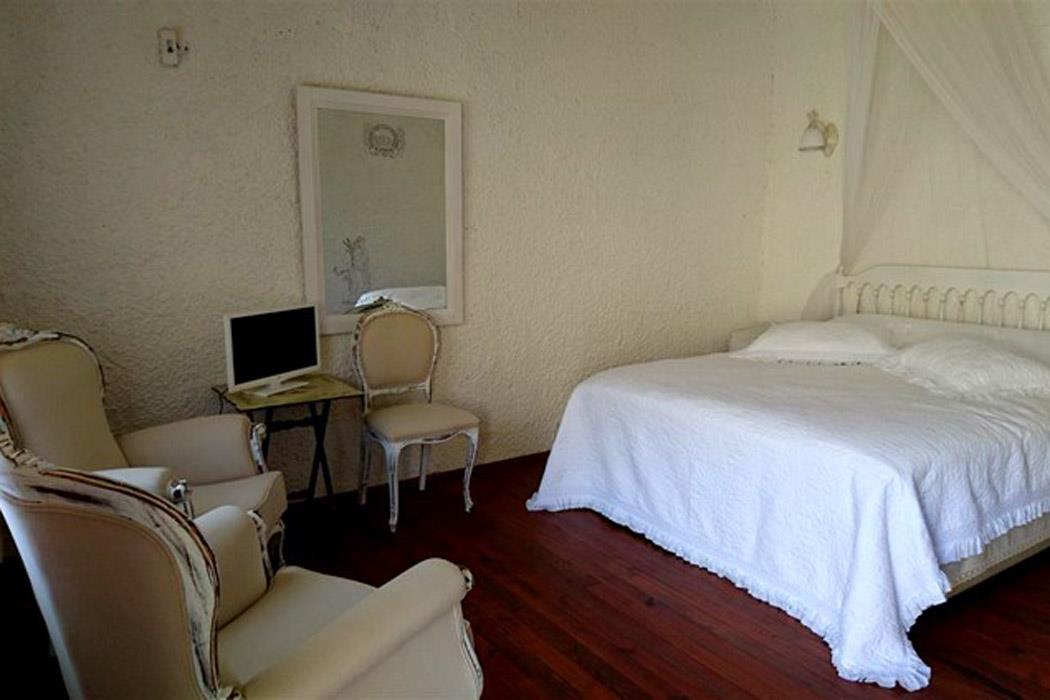 En fazla 3 yetişkin + 1 bebek (0-2 yaş).