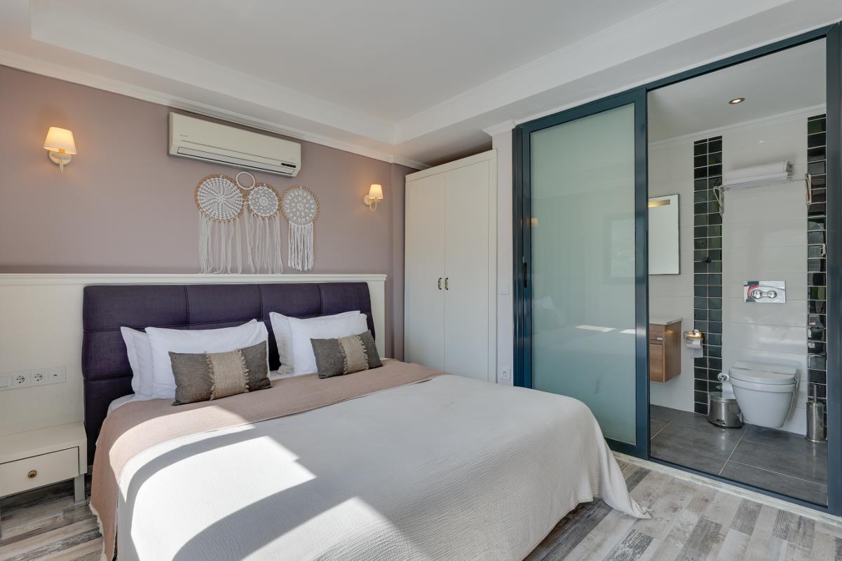 En fazla 2 yetişkin + 1 çocuk veya 1 yetişkin + 1 çocuk.