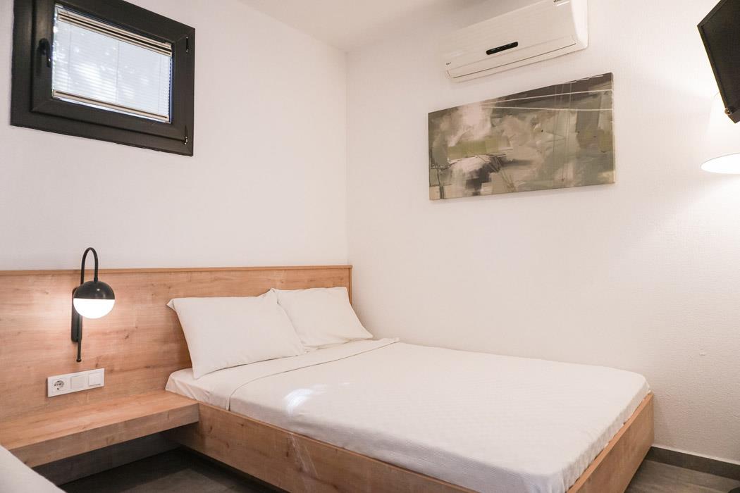 En fazla 3 yetişkin.