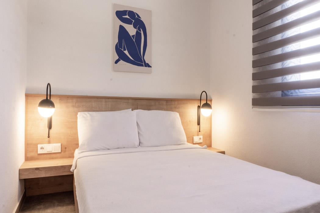 En fazla 2 yetişkin + 1 çocuk veya 1 yetişkin + 1 çocuk.