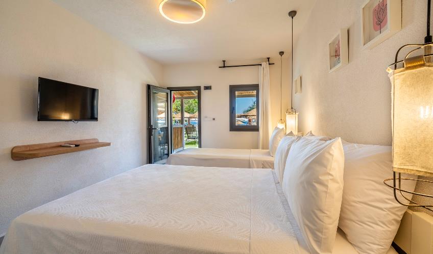 En fazla 3 yetişkin.