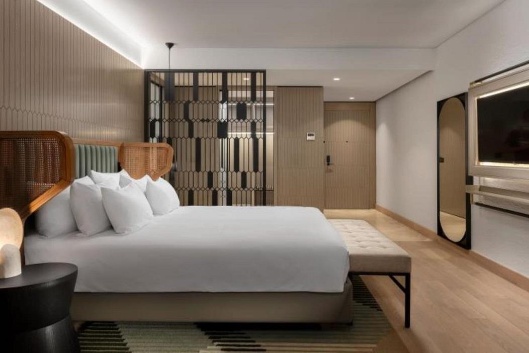 En fazla 3 yetişkin.