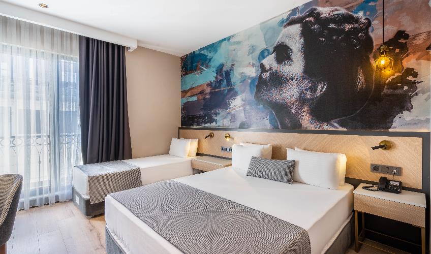 En fazla 3 yetişkin.