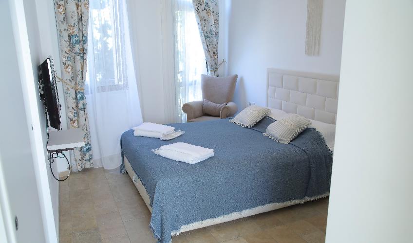 En fazla 2 yetişkin.