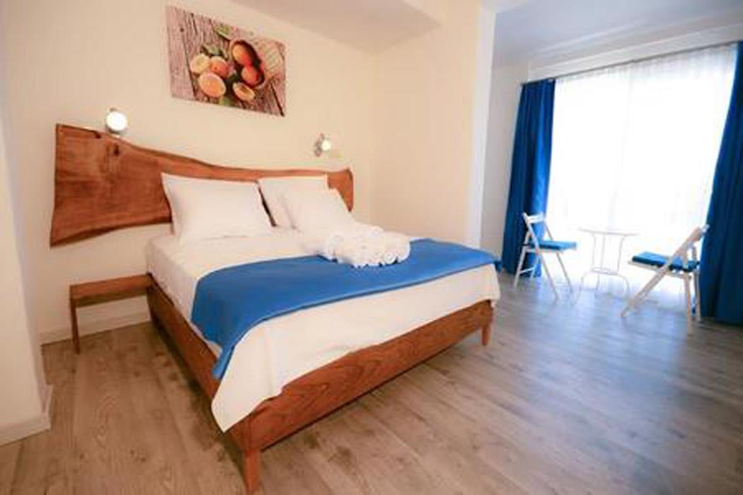 En az 2 yetişkin, En fazla 3 yetişkin.