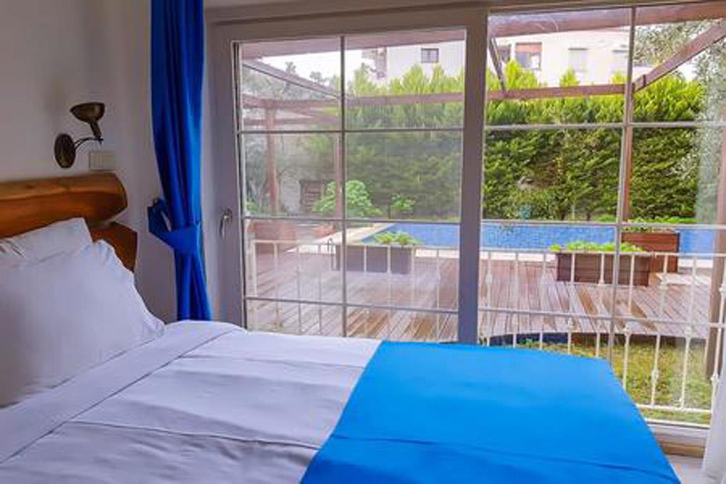 En fazla 2 yetişkin.