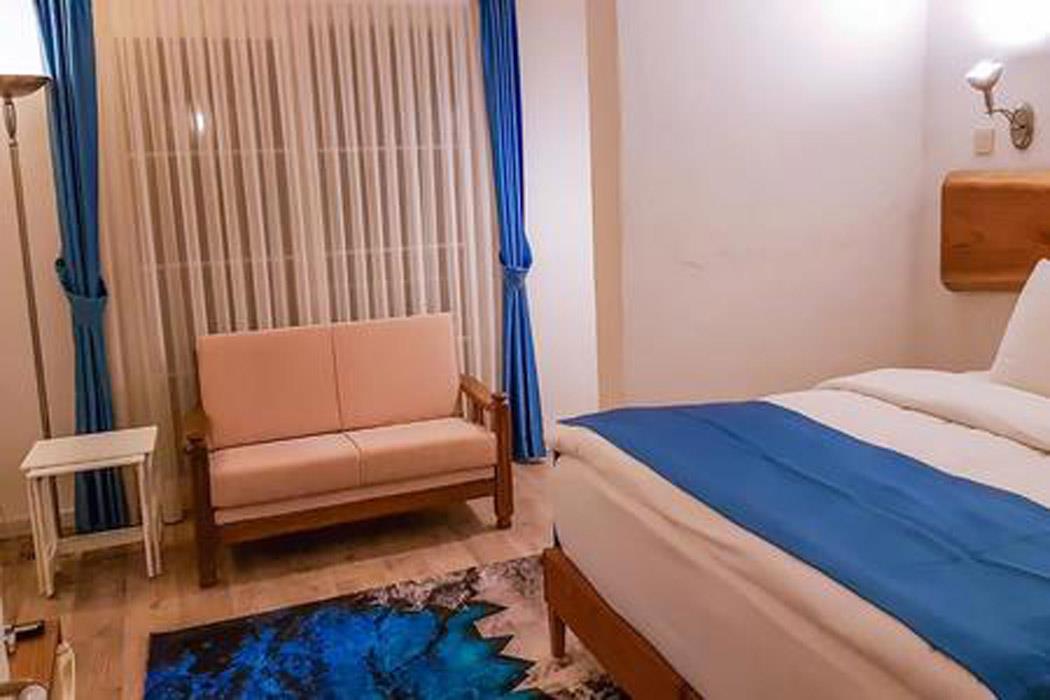 En fazla 3 yetişkin.