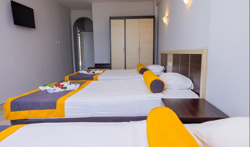 En fazla 3 yetişkin + 1 çocuk veya 2 yetişkin + 1 çocuk.