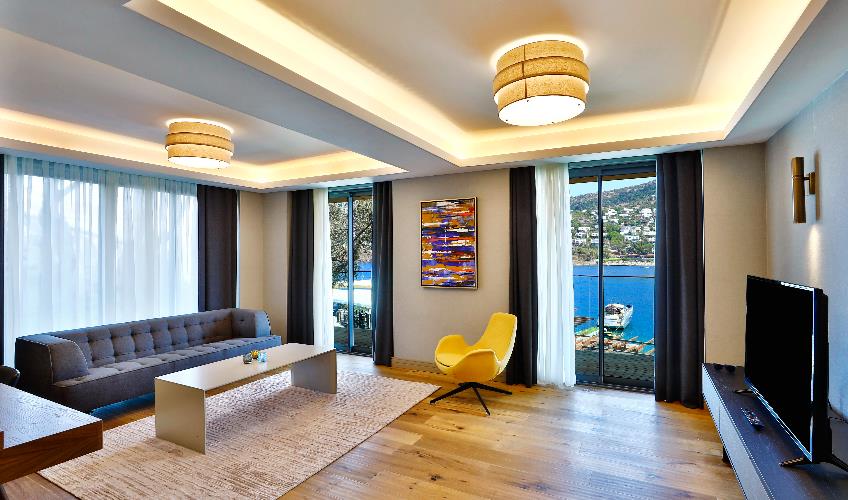 En fazla 4 yetişkin + 1 bebek (0-2 yaş).